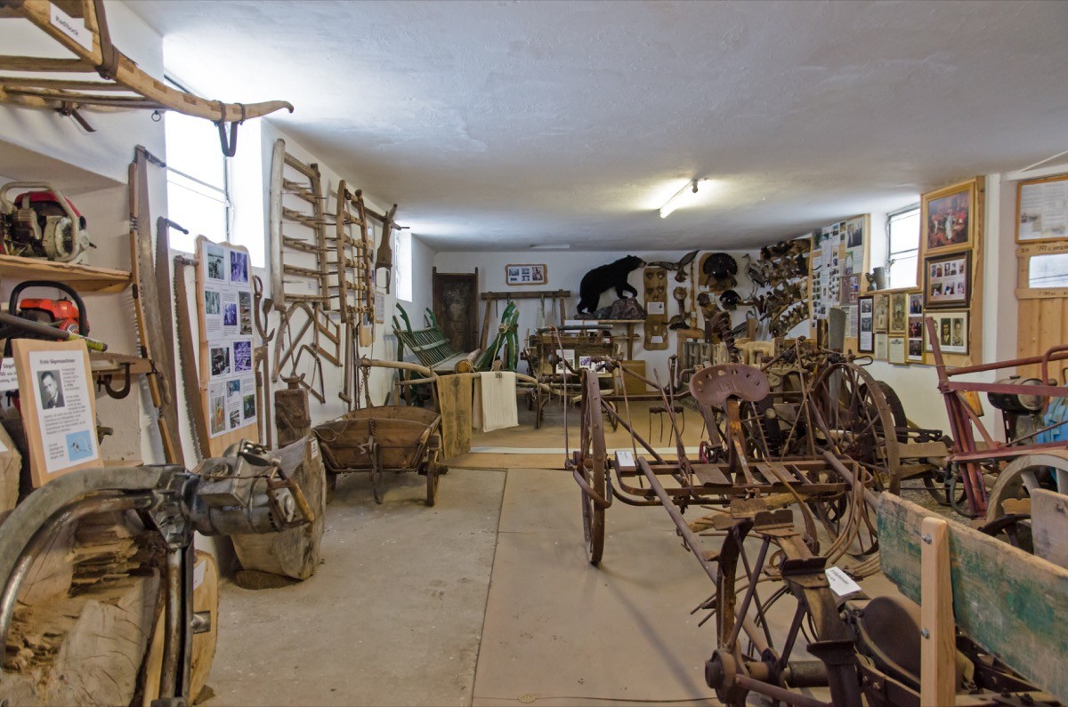 Historische landwirtschaftliche Maschinen im Museum Thomandl